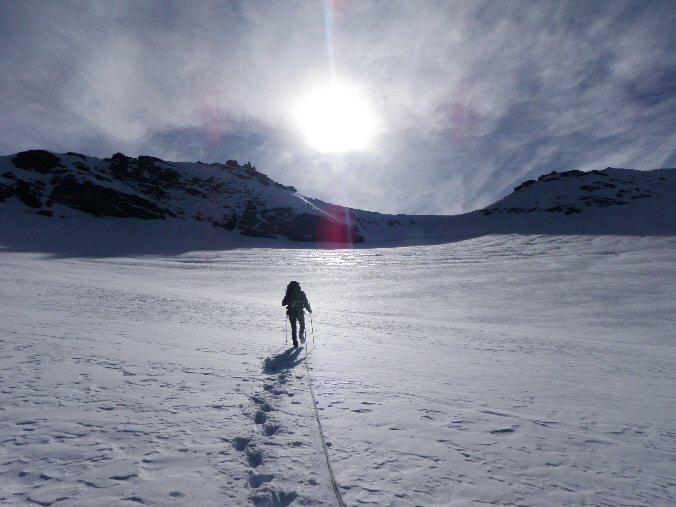 Lamet (24).jpg - Le col est bientt l avec le sommet  gauche